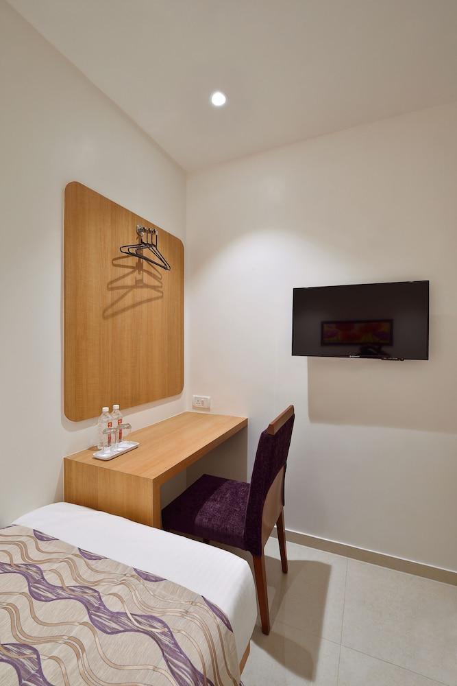 Hotel Leafio Мумбаї Екстер'єр фото