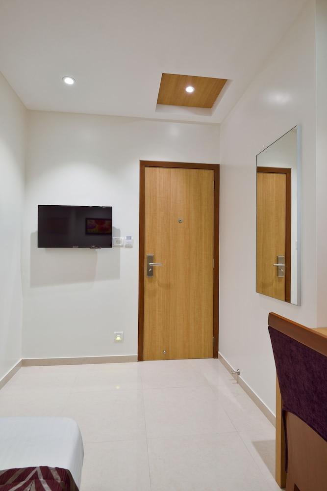 Hotel Leafio Мумбаї Екстер'єр фото