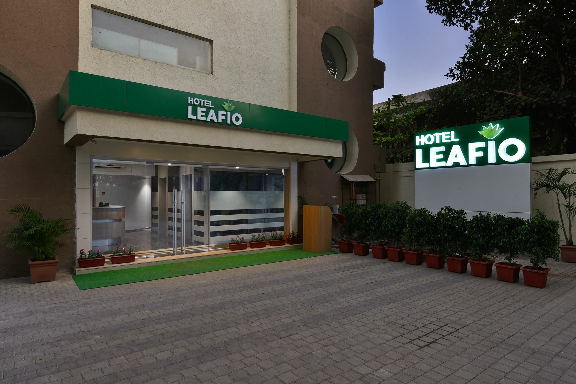 Hotel Leafio Мумбаї Екстер'єр фото